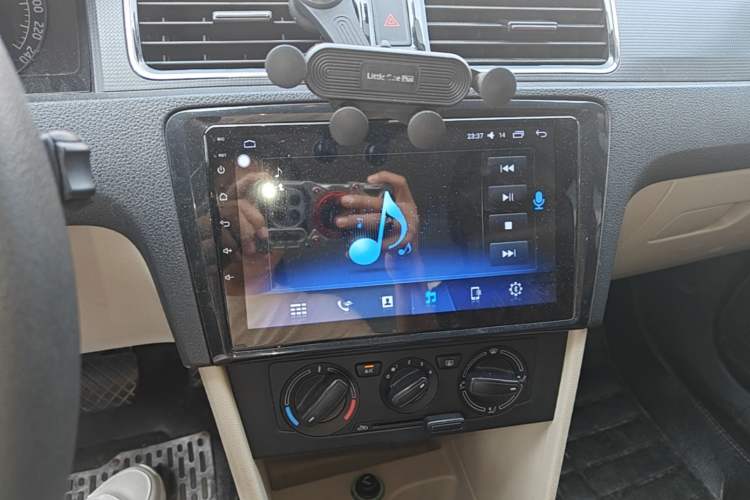 Used Skoda Rapid 2015 1.6L Automatic Smart Selection Model Audio And AC Panel