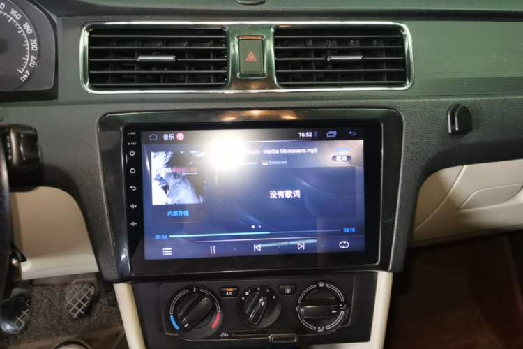 Used Skoda Rapid 2015 1.4L Manual Smart Selection Model Audio And AC Panel