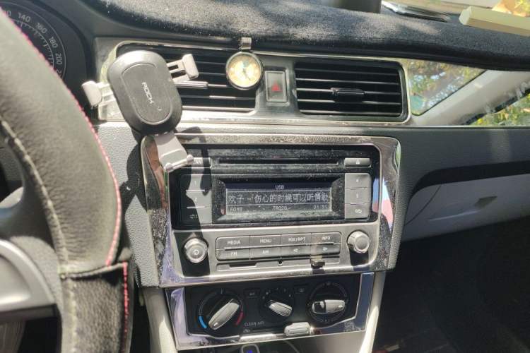 Used Skoda Rapid 2015 1.4L Manual Enjoyment Model Audio And AC Panel