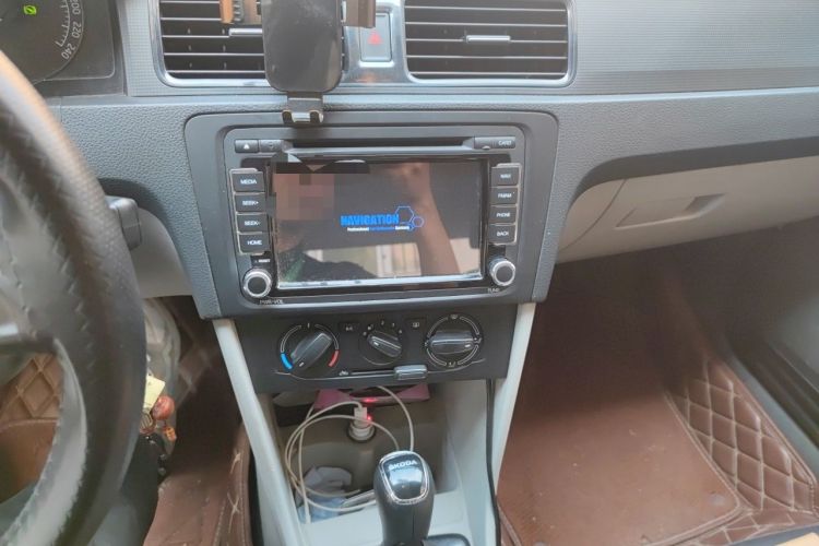 Used Skoda Rapid 2015 1.6L Automatic Smart Selection Model Audio And AC Panel