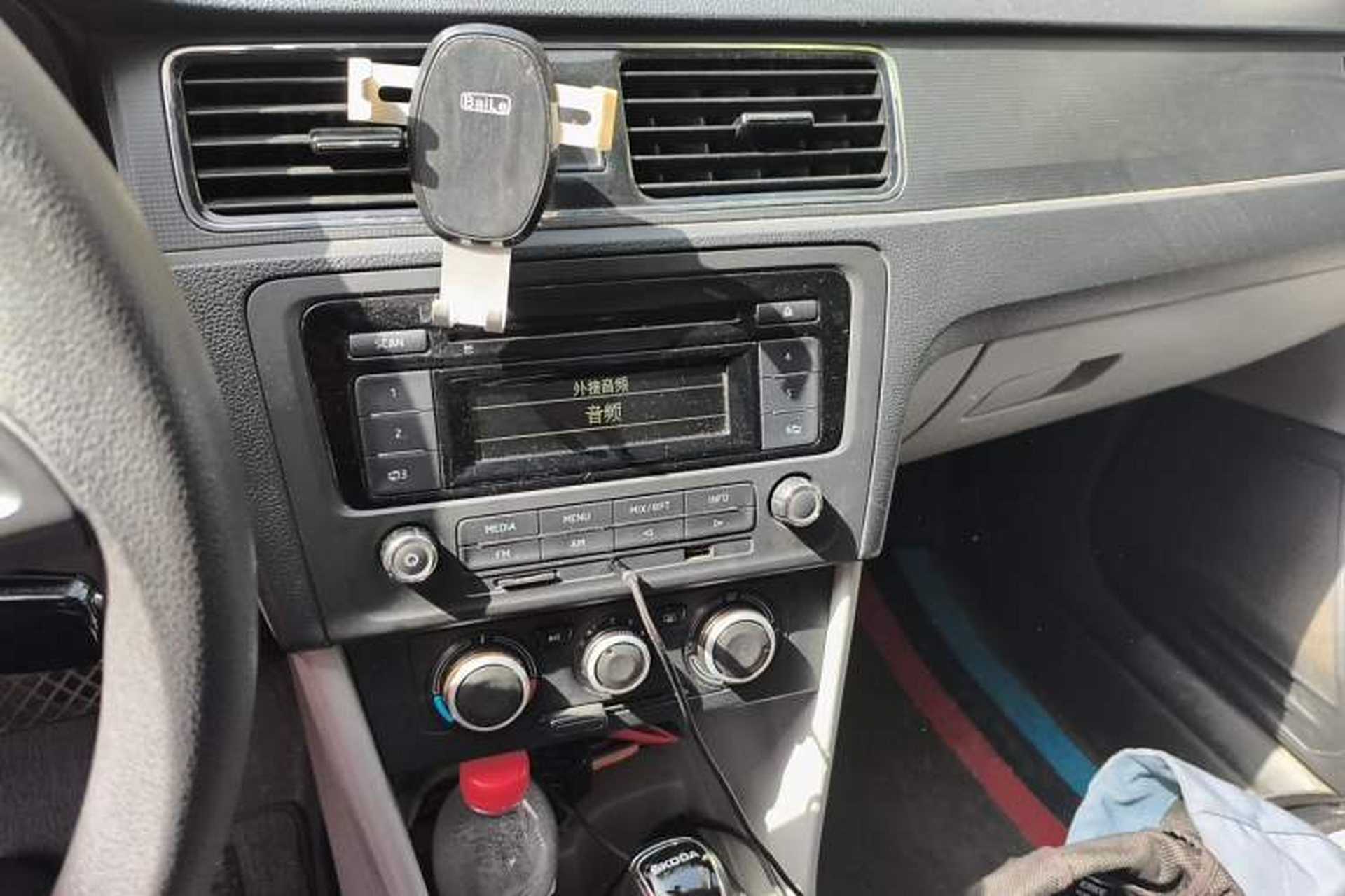 Used Skoda Rapid 2015 1.6L Automatic Smart Selection Model Audio And AC Panel
