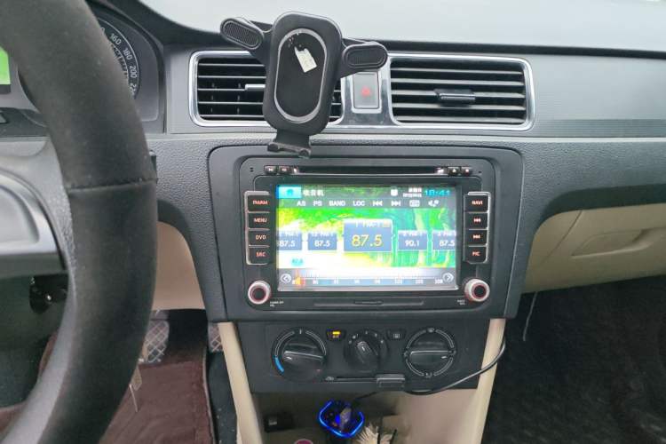 Used Skoda Rapid 2015 1.6L Automatic Smart Selection Model Audio And AC Panel