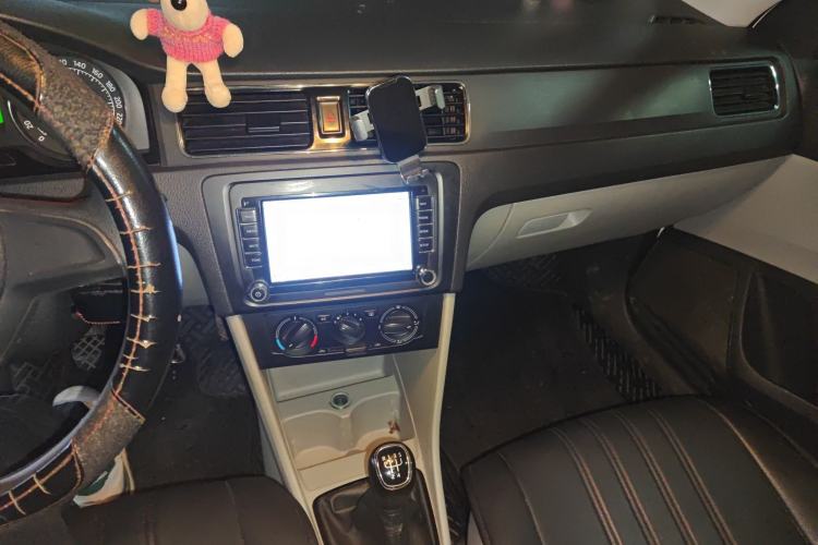 Used Skoda Rapid 2015 1.6L Manual Smart Selection Model Audio And AC Panel