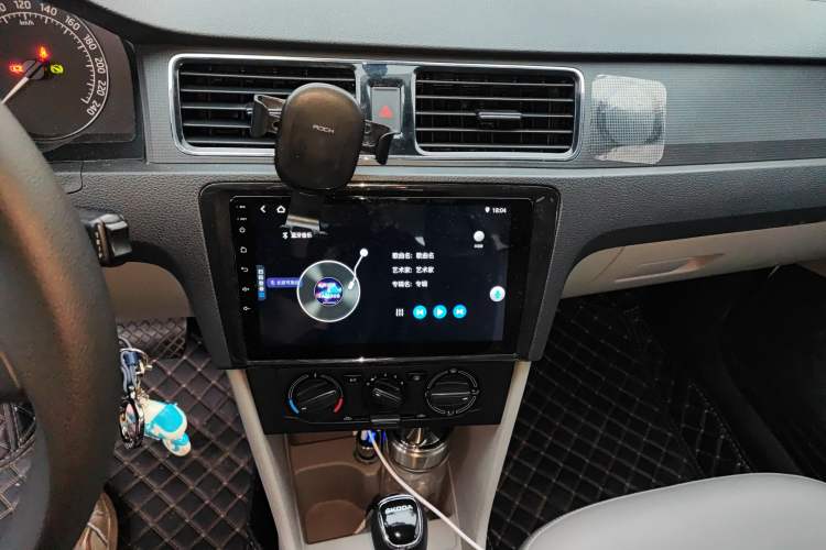 Used Skoda Rapid 2015 1.6L Automatic Smart Selection Model Audio And AC Panel