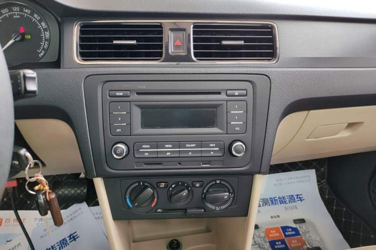 Used Skoda Rapid 2015 1.6L Automatic Smart Selection Model Audio And AC Panel