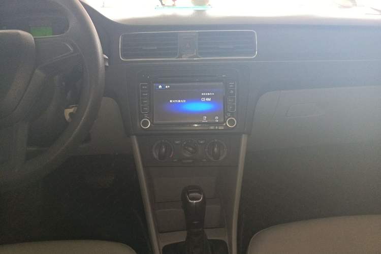 Used Skoda Rapid 2015 1.6L Automatic Smart Selection Model Audio And AC Panel
