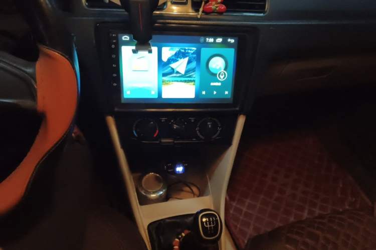 Used Skoda Rapid 2015 1.6L Manual Smart Selection Model Audio And AC Panel