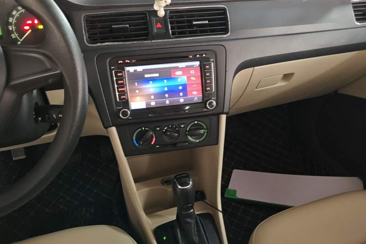 Used Skoda Rapid 2015 1.6L Automatic Smart Selection Model Audio And AC Panel