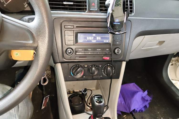 Used Skoda Rapid 2015 1.6L Automatic Smart Selection Model Audio And AC Panel
