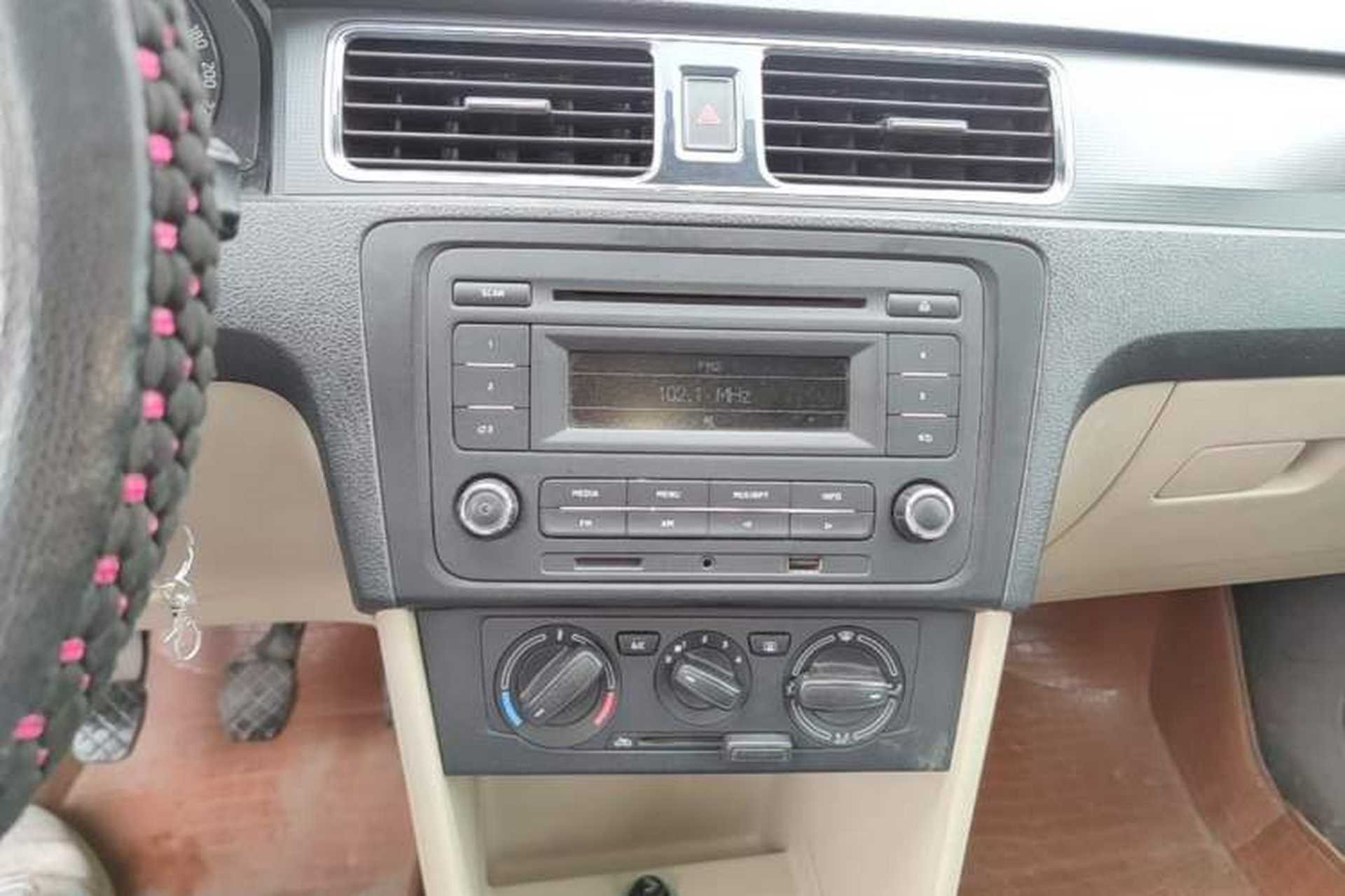 Used Skoda Rapid 2015 1.6L Manual Smart Selection Model Audio And AC Panel
