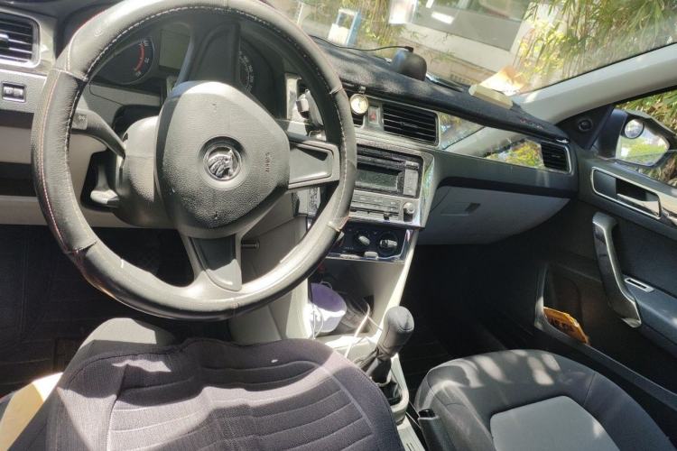 Used Skoda Rapid 2015 1.4L Manual Enjoyment Model Center Console