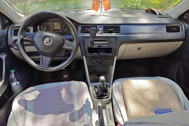 Used Skoda Rapid 2015 1.4L Manual Enjoyment Model Center Console