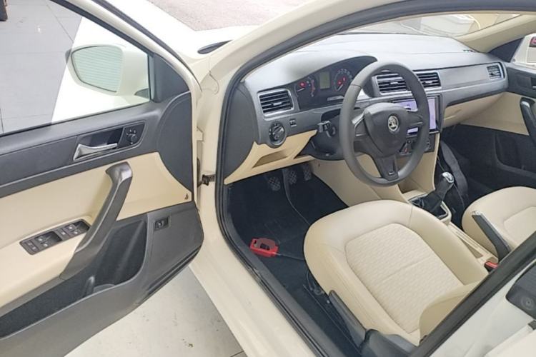 Used Skoda Rapid 2015 1.6L Manual Smart Selection Model Driver Seat