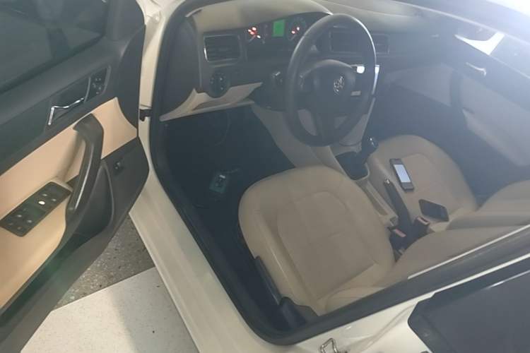 Used Skoda Rapid 2015 1.6L Manual Smart Selection Model Driver Seat