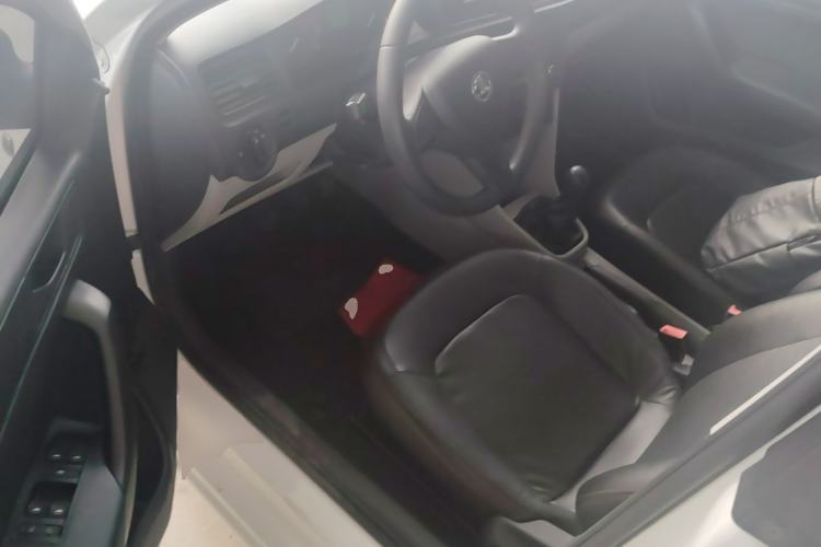 Used Skoda Rapid 2015 1.6L Manual Le Xuan Model Driver Seat