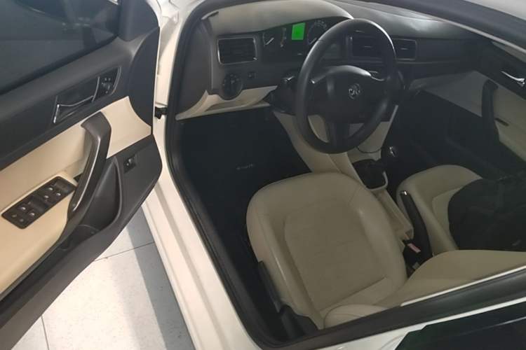 Used Skoda Rapid 2015 1.6L Manual Smart Selection Model Driver Seat