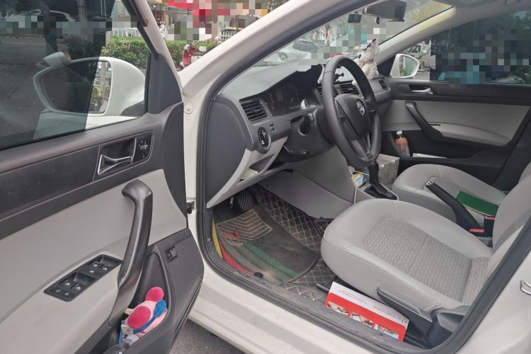 Used Skoda Rapid 2015 1.6L Automatic Smart Selection Model Driver Seat