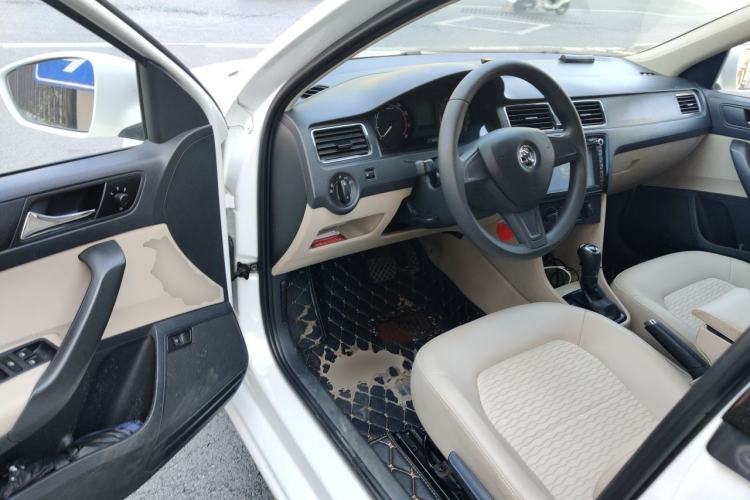 Used Skoda Rapid 2015 1.6L Automatic Smart Selection Model Driver Seat