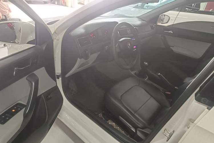 Used Skoda Rapid 2015 1.6L Manual Smart Selection Model Driver Seat