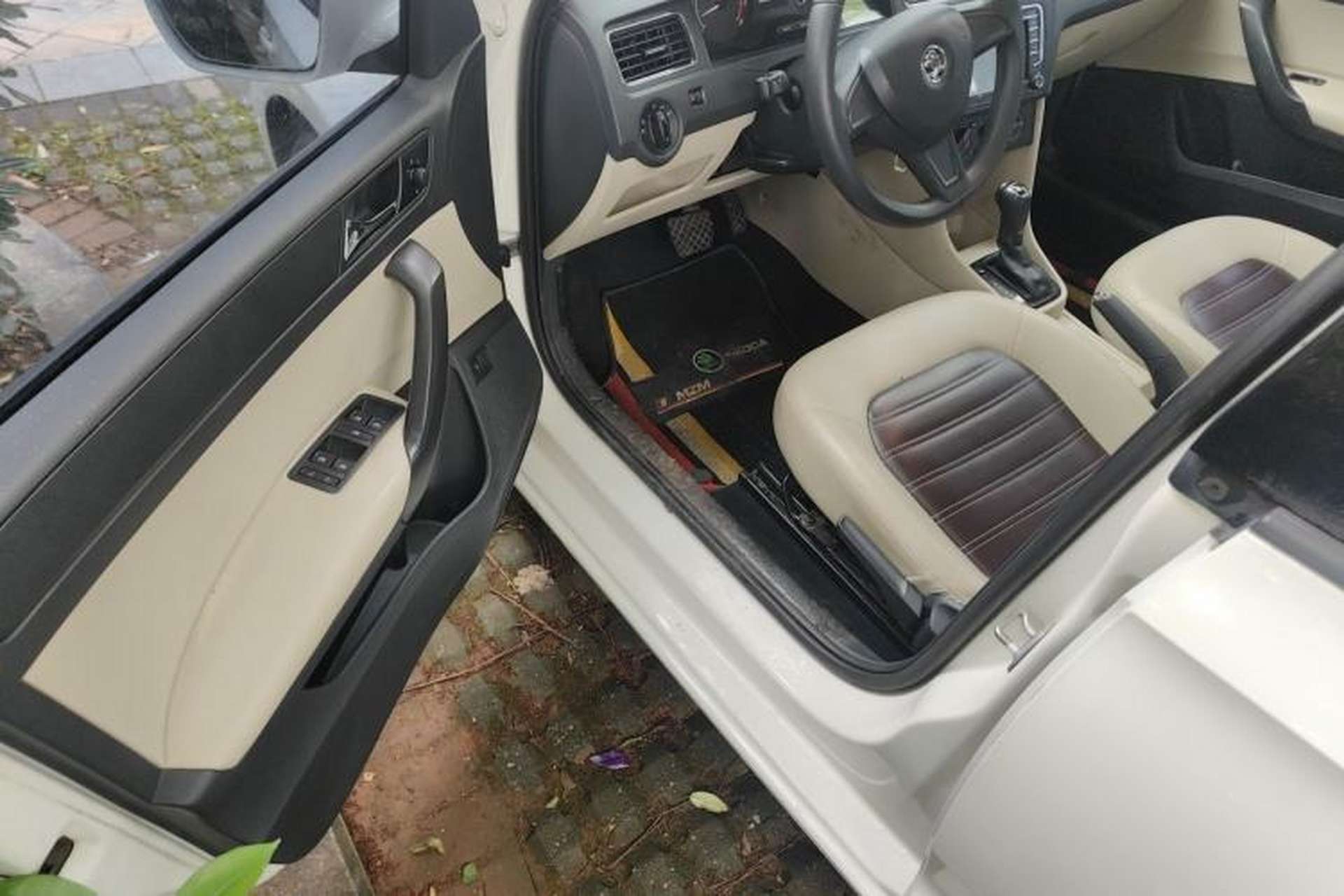 Used Skoda Rapid 2015 1.6L Automatic Smart Selection Model Driver Seat