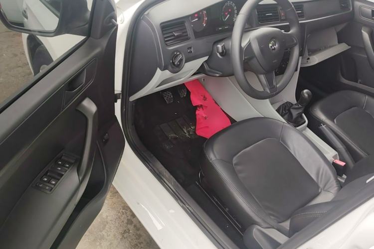 Used Skoda Rapid 2015 1.6L Manual Le Xuan Model Driver Seat