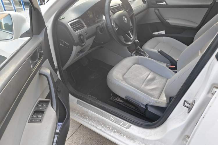 Used Skoda Rapid 2015 1.6L Automatic Preferred Model Driver Seat