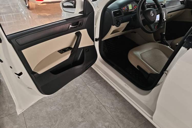Used Skoda Rapid 2015 1.6L Automatic Smart Selection Model Driver Seat