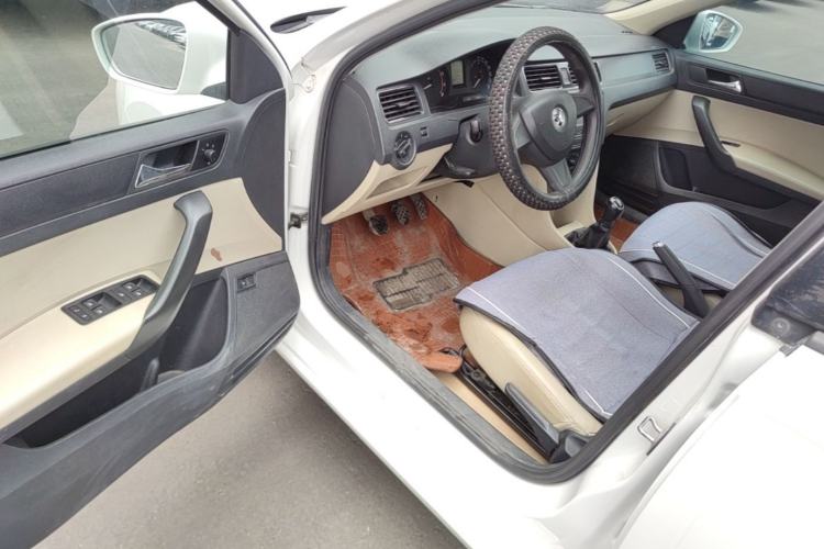 Used Skoda Rapid 2015 1.6L Manual Smart Selection Model Driver Seat
