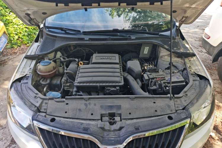 Used Skoda Rapid 2015 1.6L Manual Smart Selection Model Engine Bay