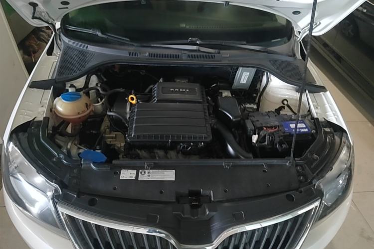 Used Skoda Rapid 2015 1.6L Manual Smart Selection Model Engine Bay