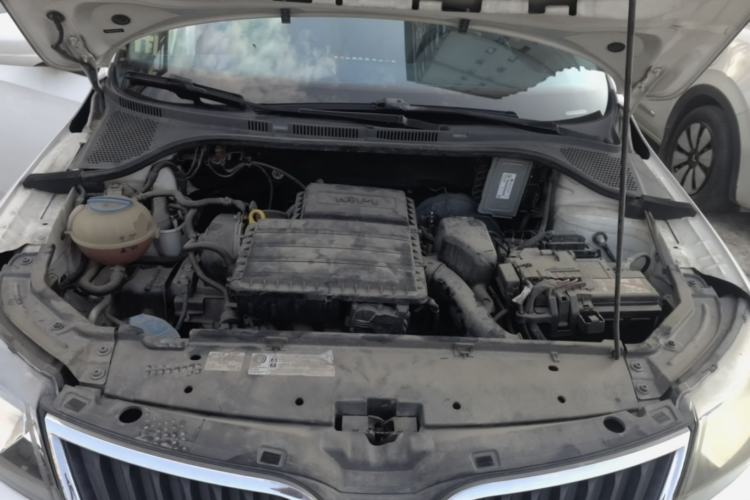 Used Skoda Rapid 2015 1.6L Automatic Smart Selection Model Engine Bay