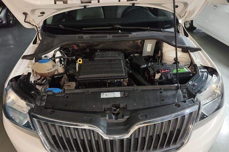 Used Skoda Rapid 2015 1.6L Manual Smart Selection Model Engine Bay