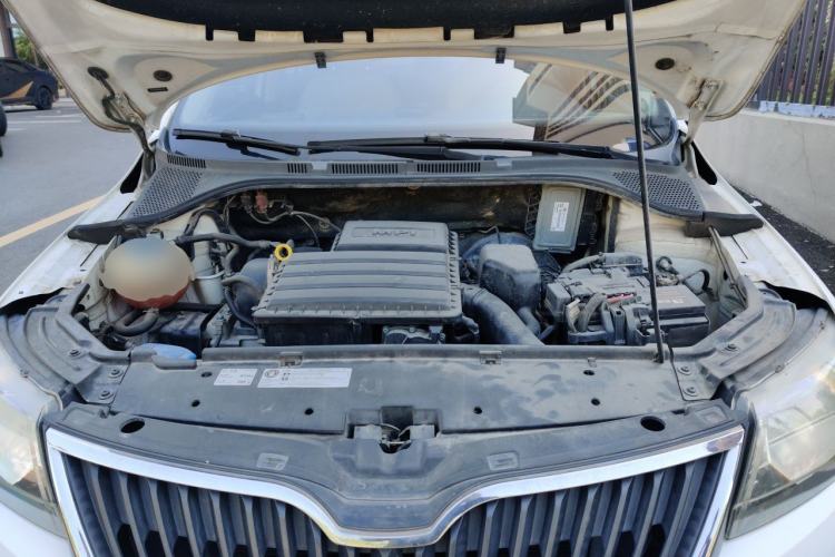 Used Skoda Rapid 2015 1.6L Automatic Smart Selection Model Engine Bay