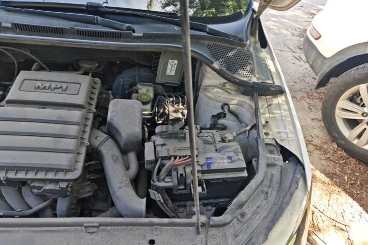Used Skoda Rapid 2015 1.6L Manual Smart Selection Model Engine Bay Left