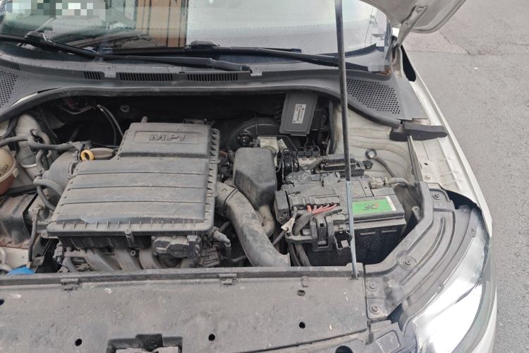 Used Skoda Rapid 2015 1.6L Automatic Smart Selection Model Engine Bay Left