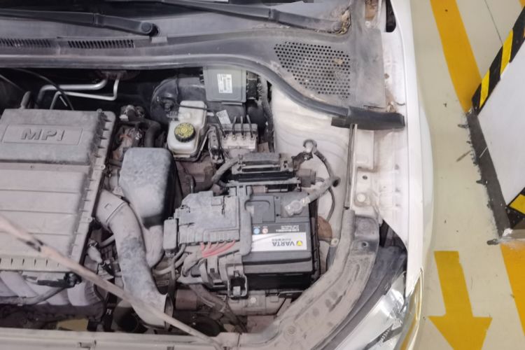Used Skoda Rapid 2015 1.6L Automatic Smart Selection Model Engine Bay Left