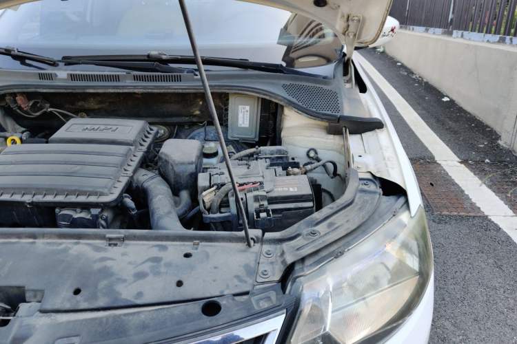 Used Skoda Rapid 2015 1.6L Automatic Smart Selection Model Engine Bay Left