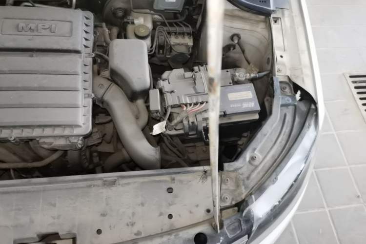 Used Skoda Rapid 2015 1.4L Manual Smart Selection Model Engine Bay Left