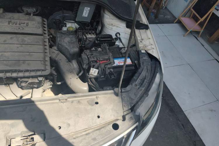 Used Skoda Rapid 2015 1.6L Automatic Smart Selection Model Engine Bay Left
