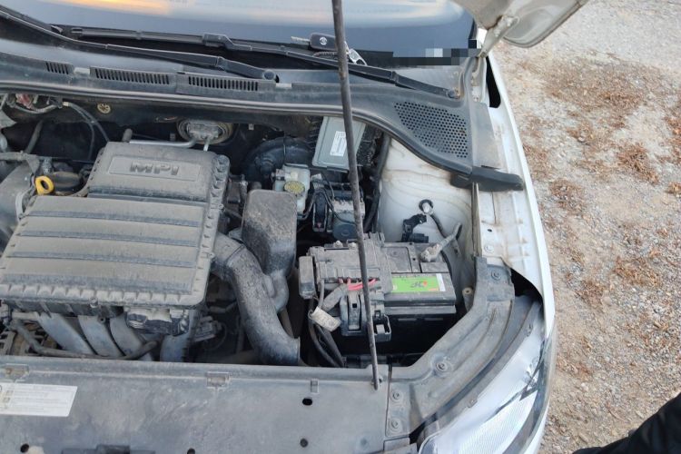 Used Skoda Rapid 2015 1.6L Manual Smart Selection Model Engine Bay Left