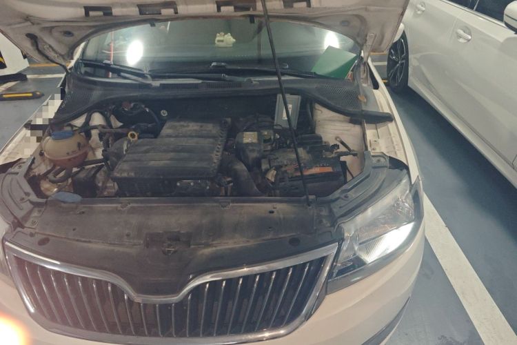 Used Skoda Rapid 2015 1.6L Automatic Smart Selection Model Engine Bay Left