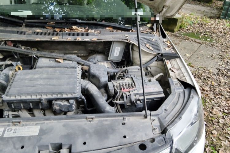 Used Skoda Rapid 2015 1.6L Automatic Smart Selection Model Engine Bay Left