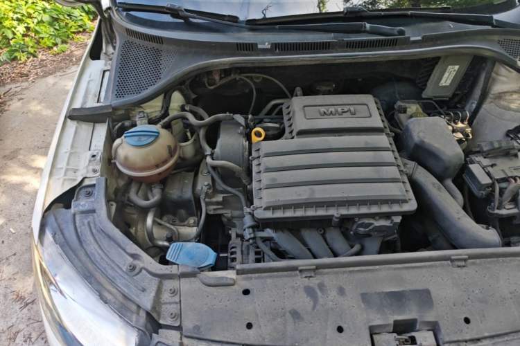 Used Skoda Rapid 2015 1.6L Manual Smart Selection Model Engine Bay Right