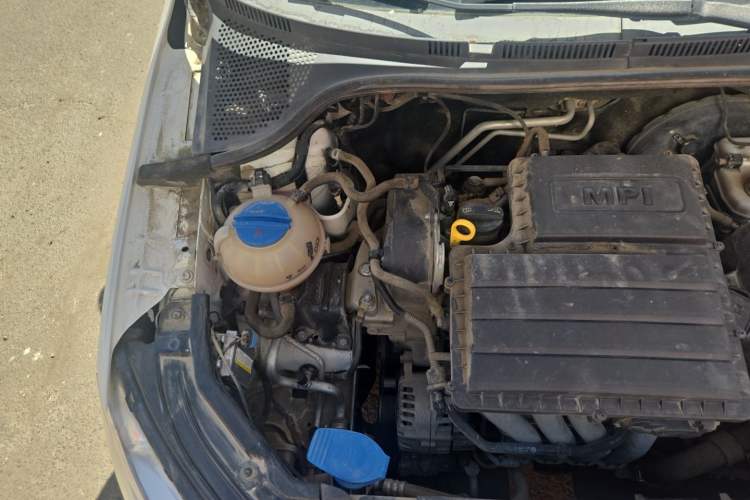 Used Skoda Rapid 2015 1.6L Automatic Smart Selection Model Engine Bay Right