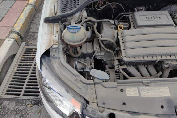 Used Skoda Rapid 2015 1.6L Automatic Smart Selection Model Engine Bay Right