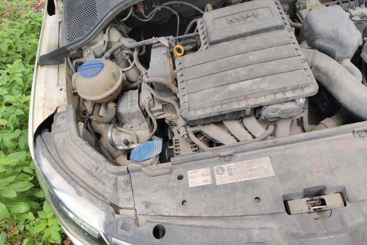 Used Skoda Rapid 2015 1.6L Manual Smart Selection Model Engine Bay Right