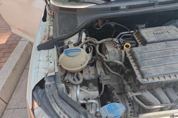 Used Skoda Rapid 2015 1.6L Manual Smart Selection Model Engine Bay Right