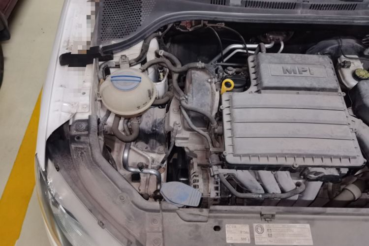 Used Skoda Rapid 2015 1.6L Automatic Smart Selection Model Engine Bay Right