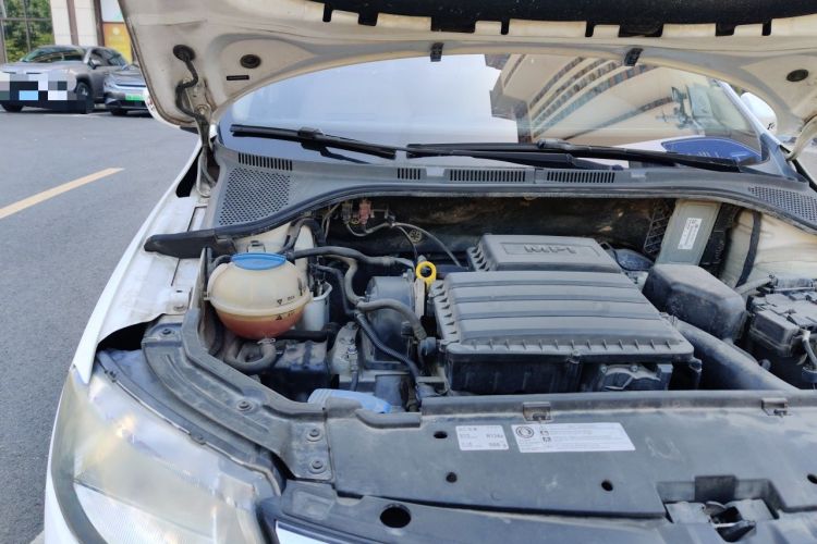 Used Skoda Rapid 2015 1.6L Automatic Smart Selection Model Engine Bay Right