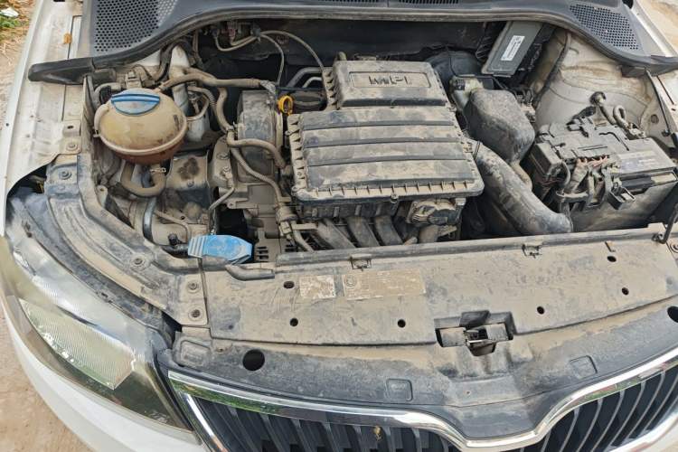 Used Skoda Rapid 2015 1.4L Manual Smart Selection Model Engine Bay Right
